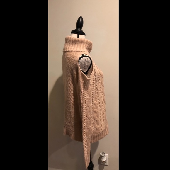 Apricot Elodie cut out turtleneck sweater - Picture 6 of 9